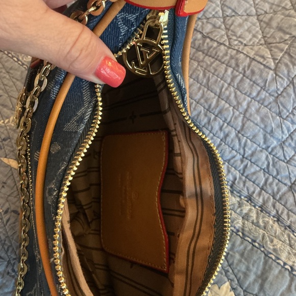 Source Unknown Denim Monogram Shoulder Bag with Gold Chain and shoulder strap - Picture 4 of 6